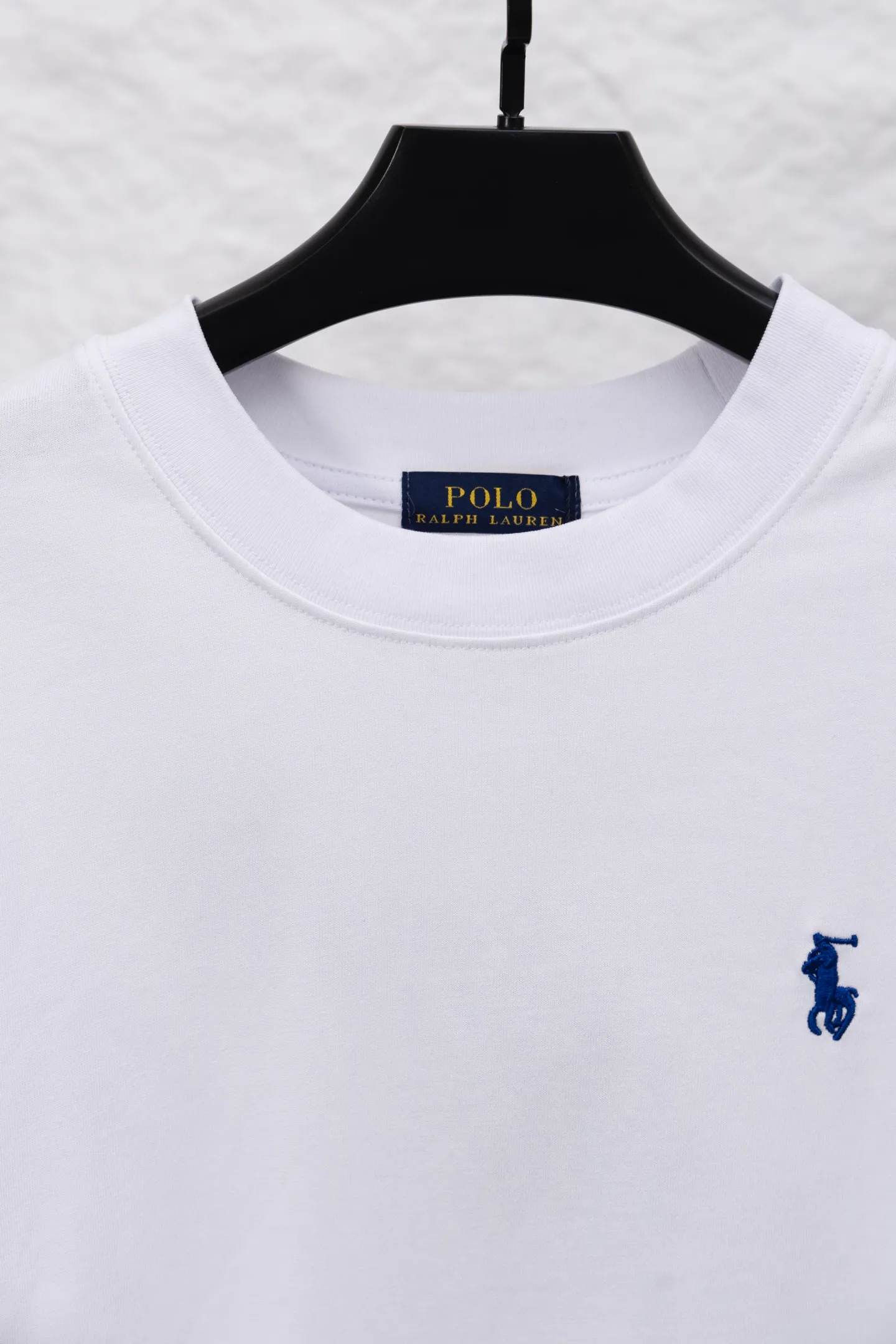 P190 model number/F121 POLO Ralph Lauren new model on the market 25ss 350G heavy washed and worn high-end short sleeves. The front panel is matched with a small logo and the back panel is cut and patched to embroider. A couple's short T. A high-end simple style that you will never get tired of. Pocket patch embroidery is simple style. Advanced temperament. Perfect detail processing💯 The classic logo logo upper body is super good-looking. Fabric: 300g. Version: loose T-shirt. Color: black and white.